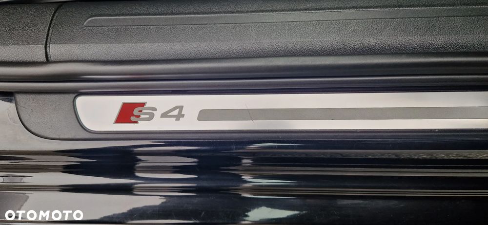 Audi S4 Avant S tronic - 16