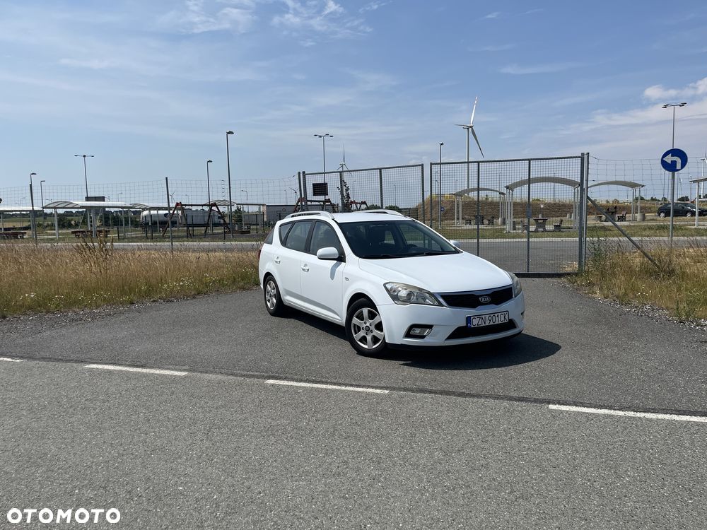 Kia Ceed - 1