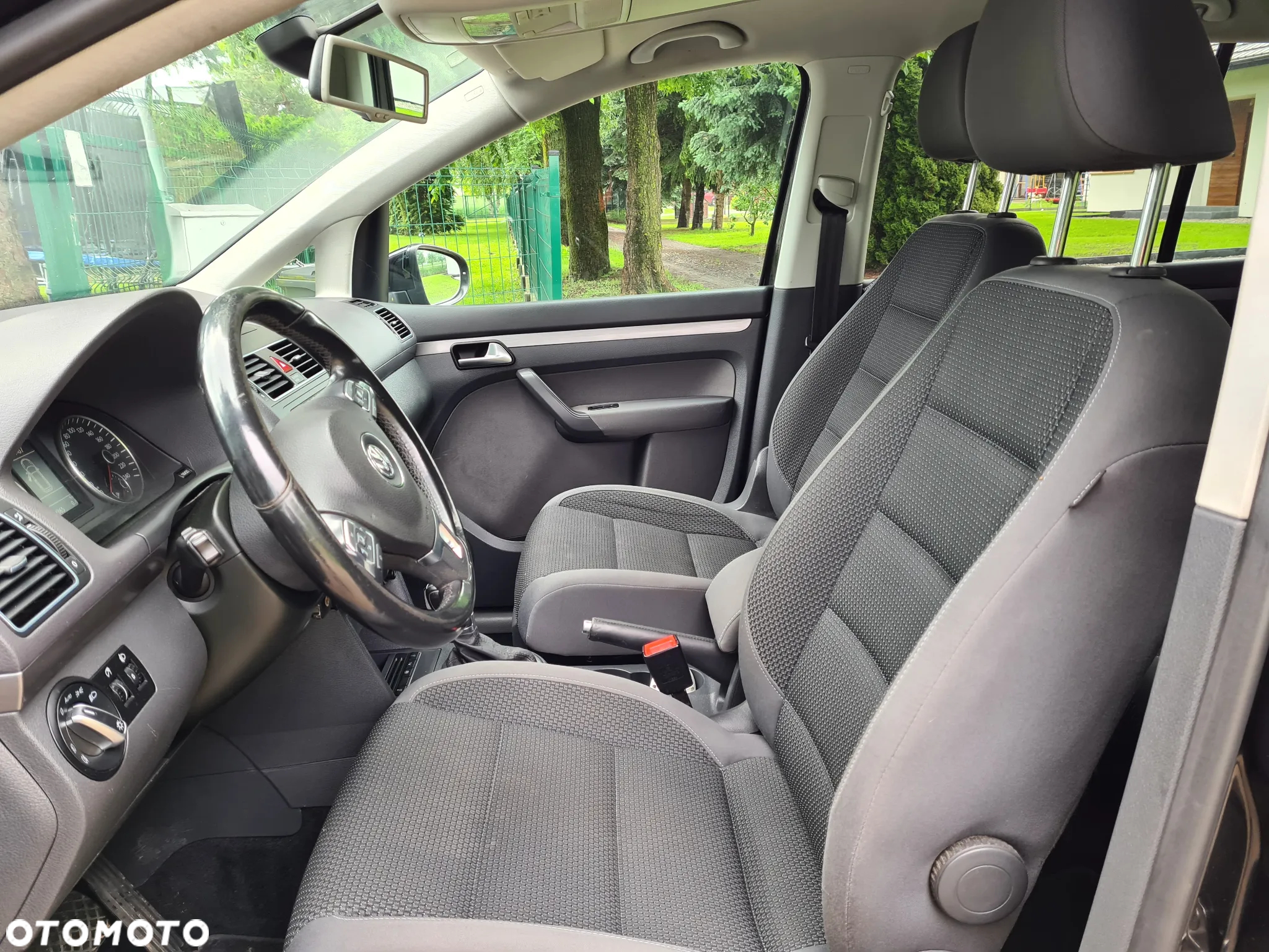 Volkswagen Touran - 10