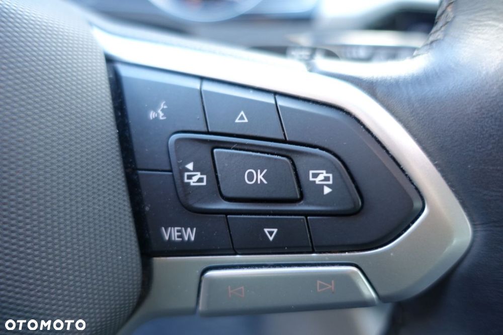 Volkswagen Passat - 12