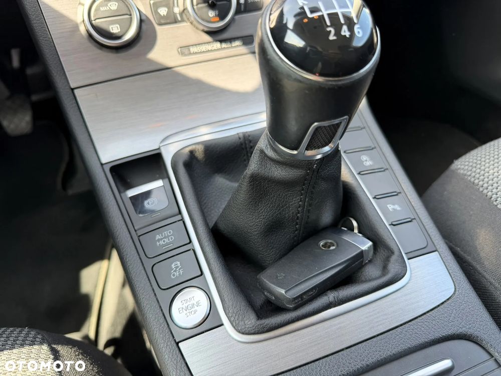 Volkswagen Passat 1.6 TDI Comfortline - 17