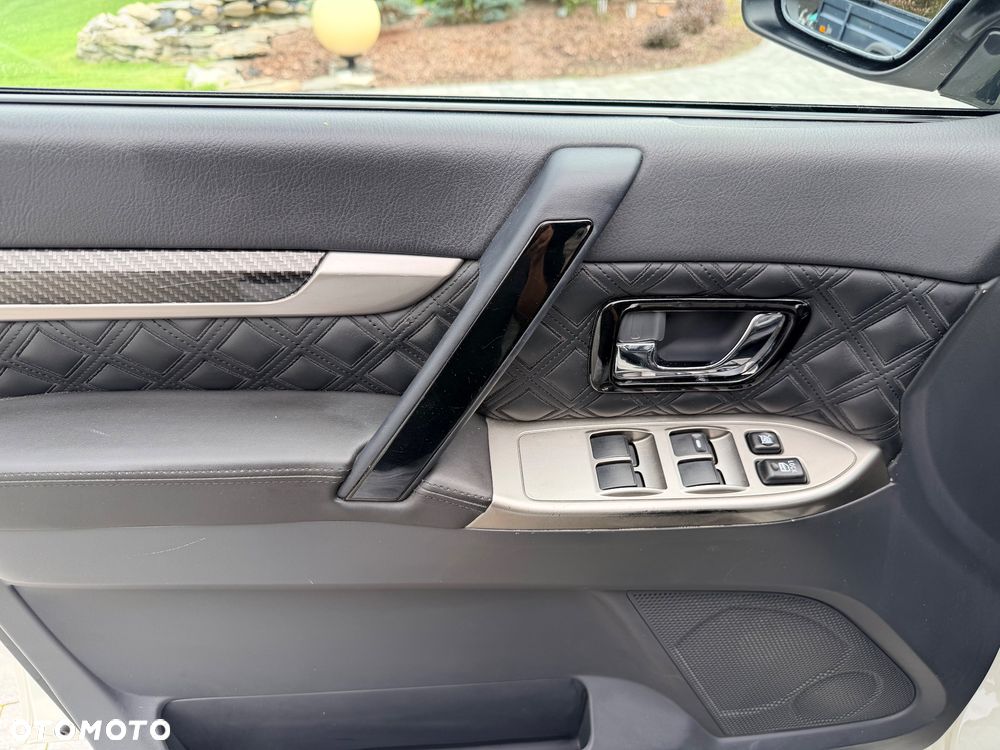 Mitsubishi Pajero - 17