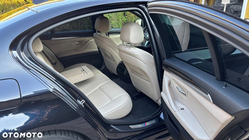 BMW Seria 5 525d xDrive - 25