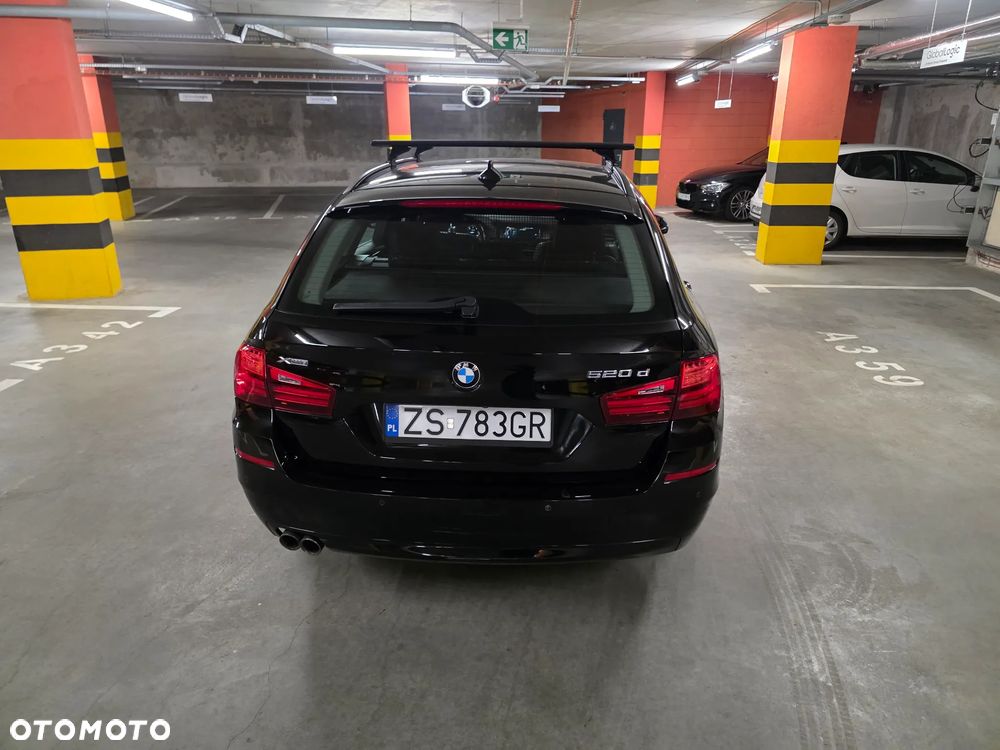 BMW Seria 5 520d xDrive - 4