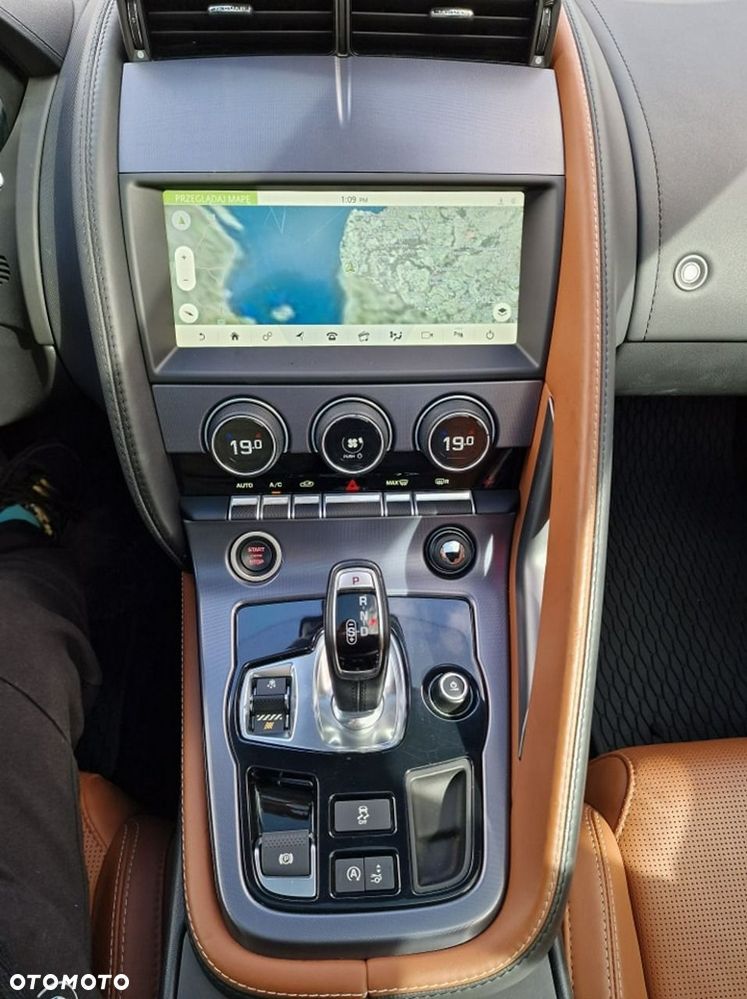 Jaguar F-Type 2.0 Turbo Chequered Flag - 17
