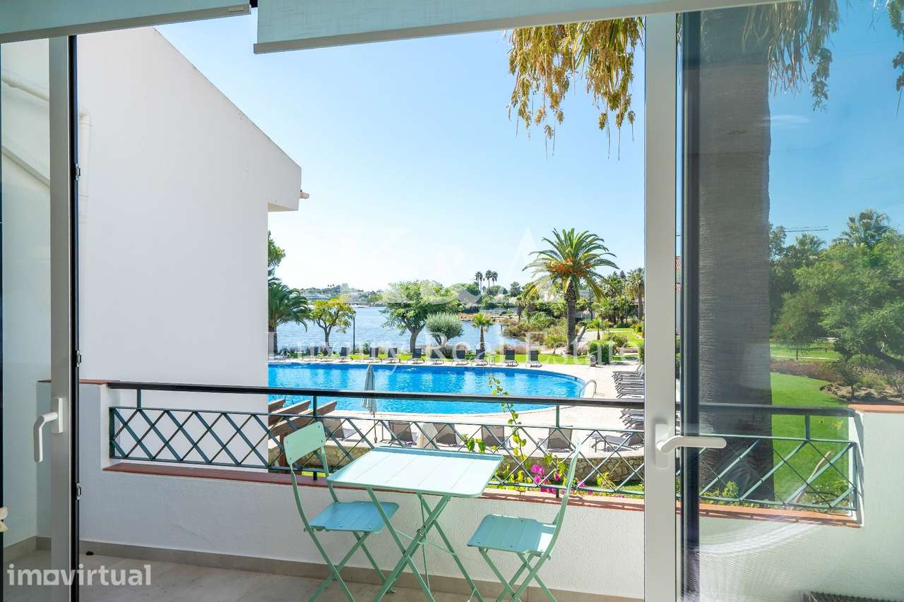 Apartamento T2 Duplex com vistas panorâmicas para o lago da Quinta do - Grande imagem: 2/21