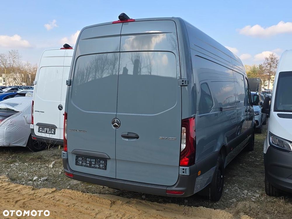 Mercedes-Benz Sprinter 317 CDI Long SELECT - 4