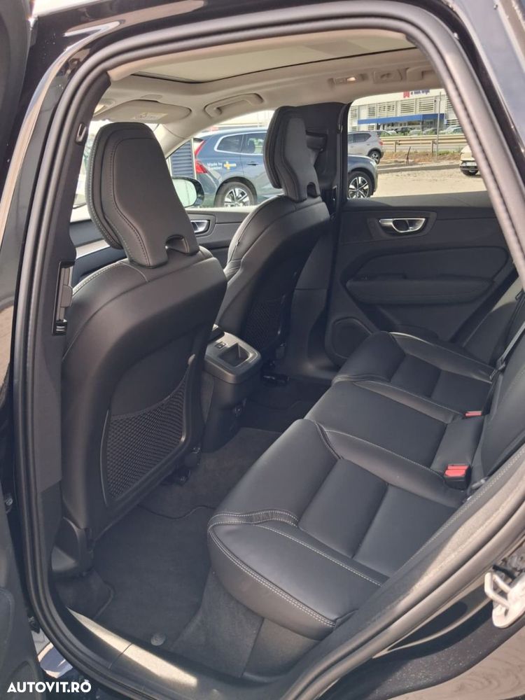 Volvo XC 60 B5 AT AWD MHEV Plus Dark - 14