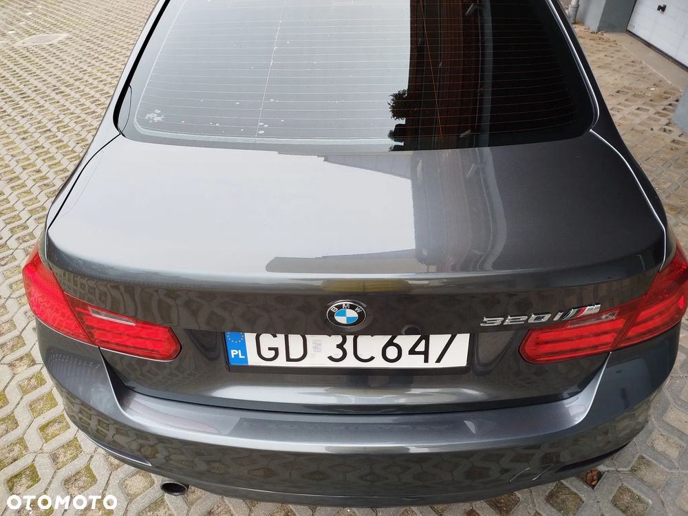 BMW Seria 3 320i Luxury Line - 24