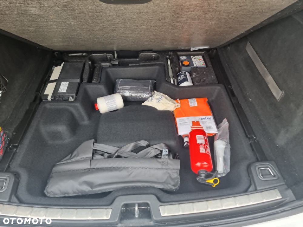 Volvo XC 60 B4 D AWD R-Design - 21