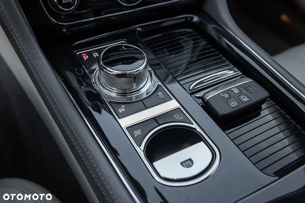 Jaguar XJ - 25