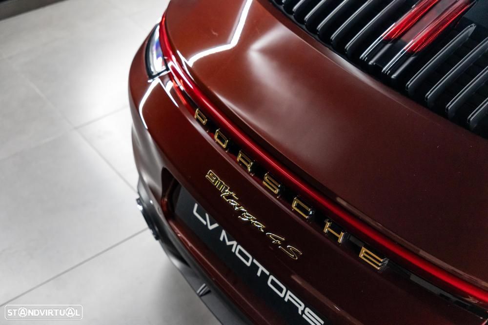 Porsche 911 (992) Targa 4S Heritage Design - 16