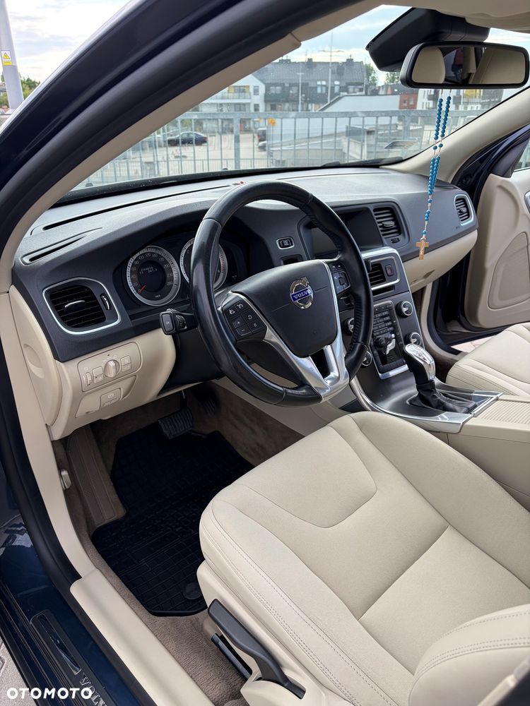 Volvo V60 D4 Geartronic Momentum - 22