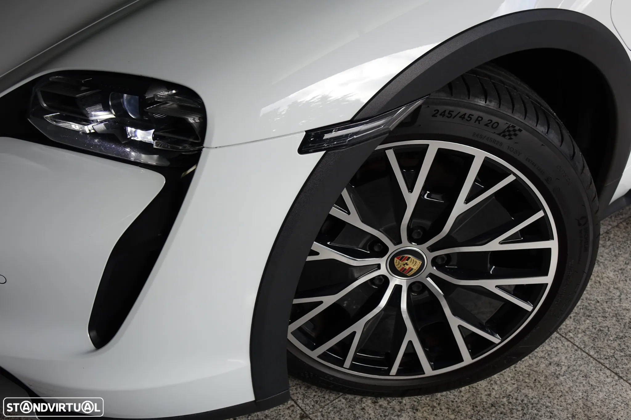 Porsche Taycan Cross Turismo 4 - 8