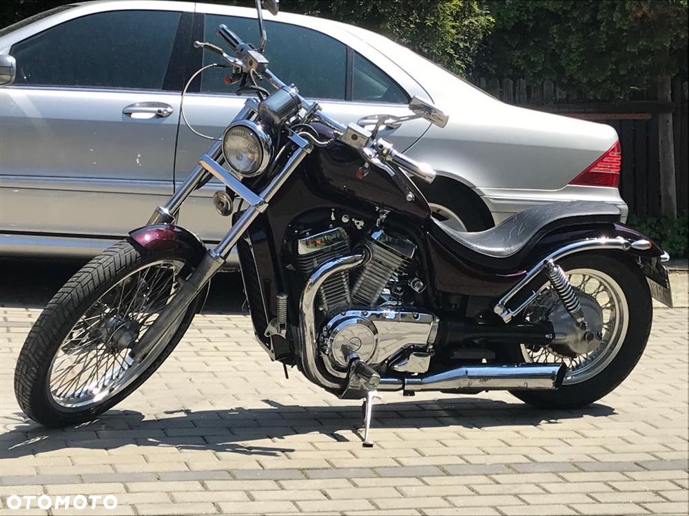 Suzuki Intruder - 1