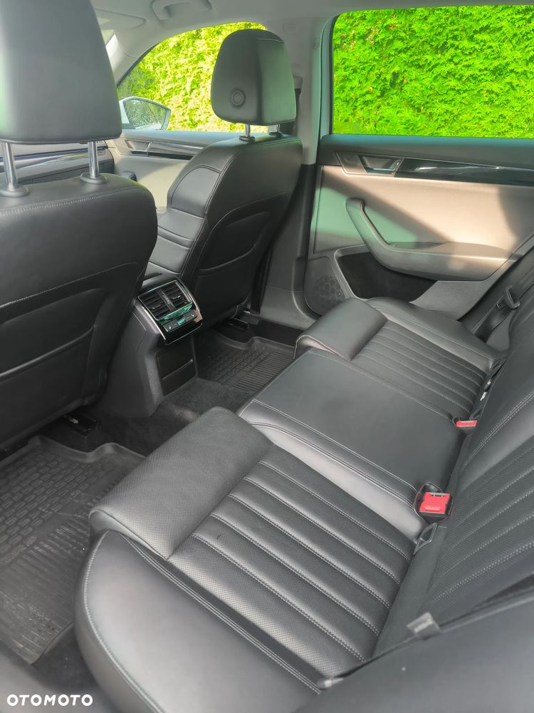 Skoda Superb 2.0 TDI 4x4 L&K DSG - 10