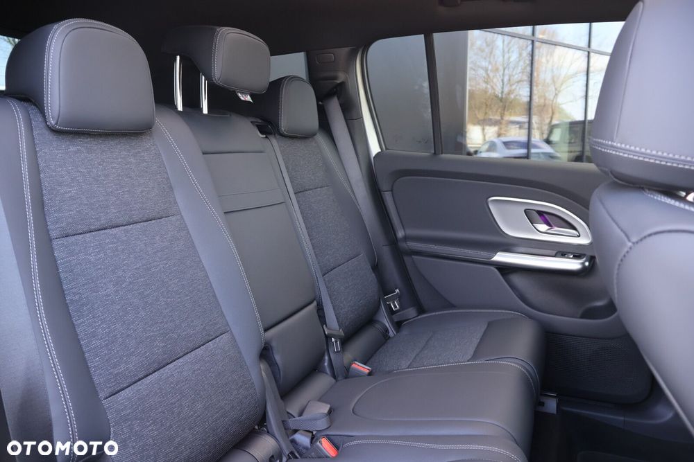 Mercedes-Benz GLB - 11