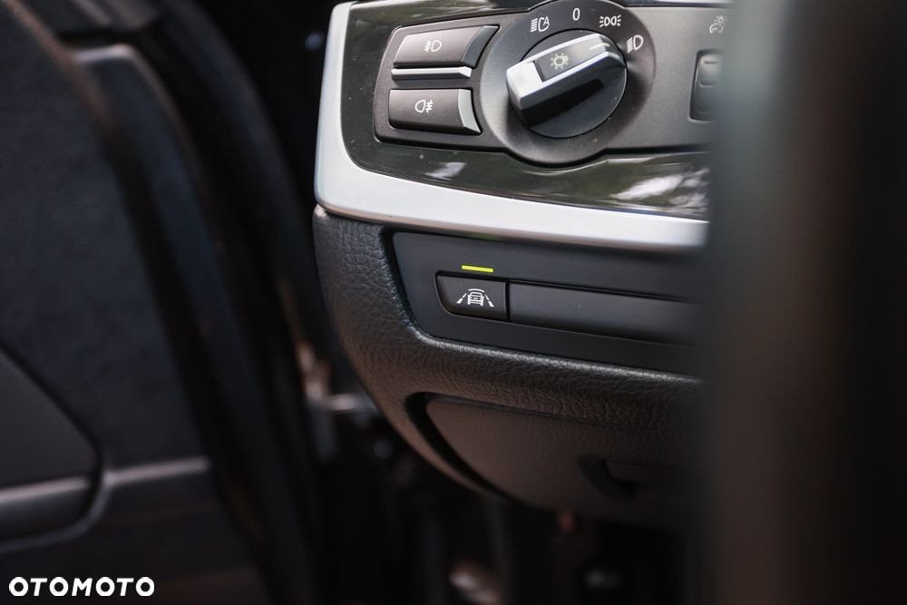 BMW Seria 5 525d Sport-Aut Luxury Line - 29
