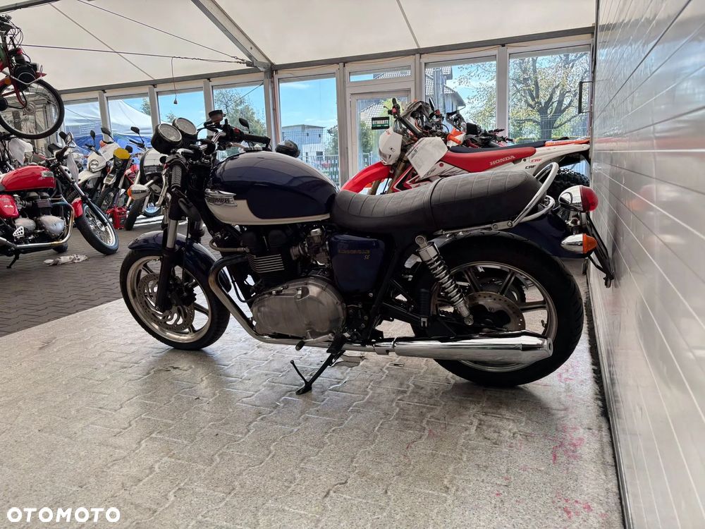Triumph Bonneville - 12