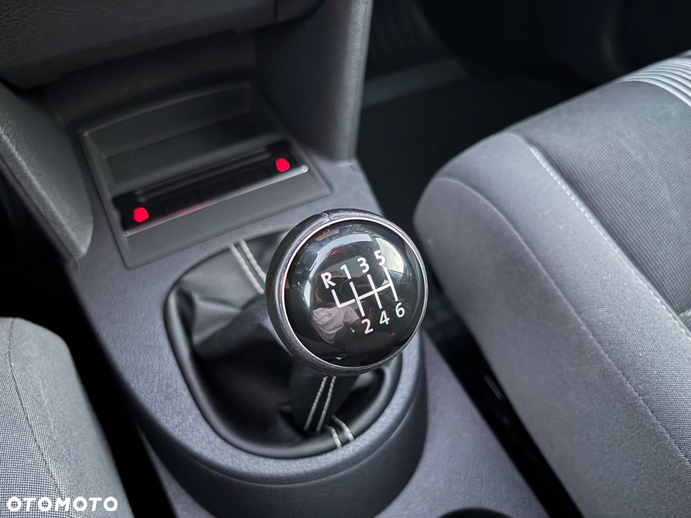 Volkswagen Touran - 16