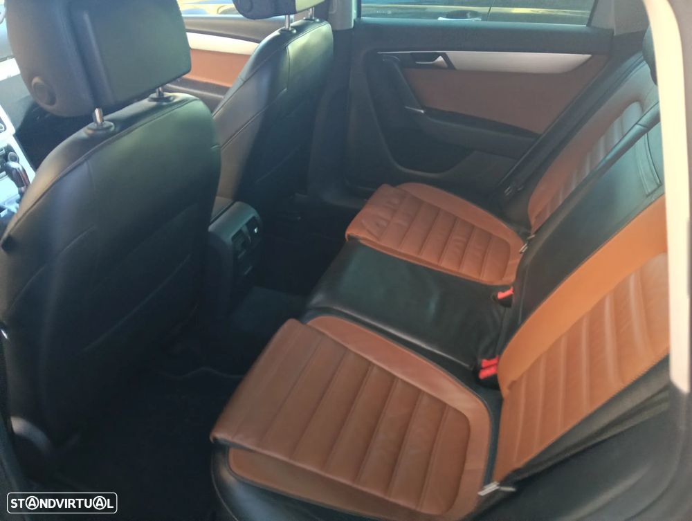 VW Passat Variant 2.0 TSI DSG Highline - 25