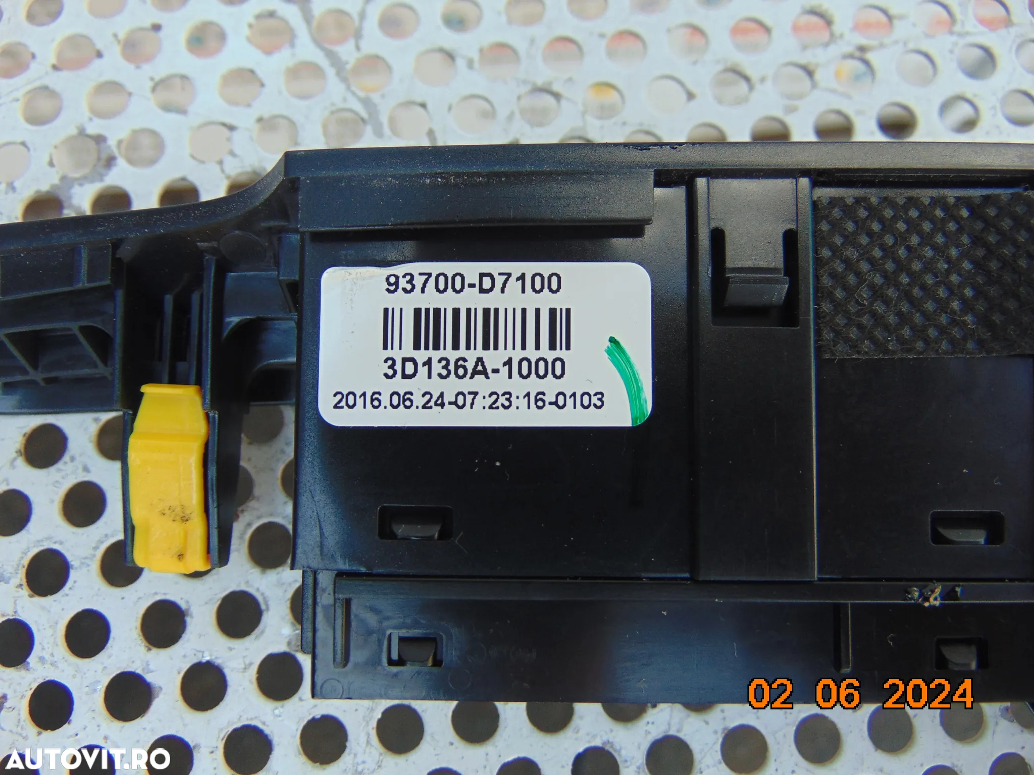 Buton Avarii Hyundai Tucson 2015-2020 ornament central buton avarii tucson 3 - 3