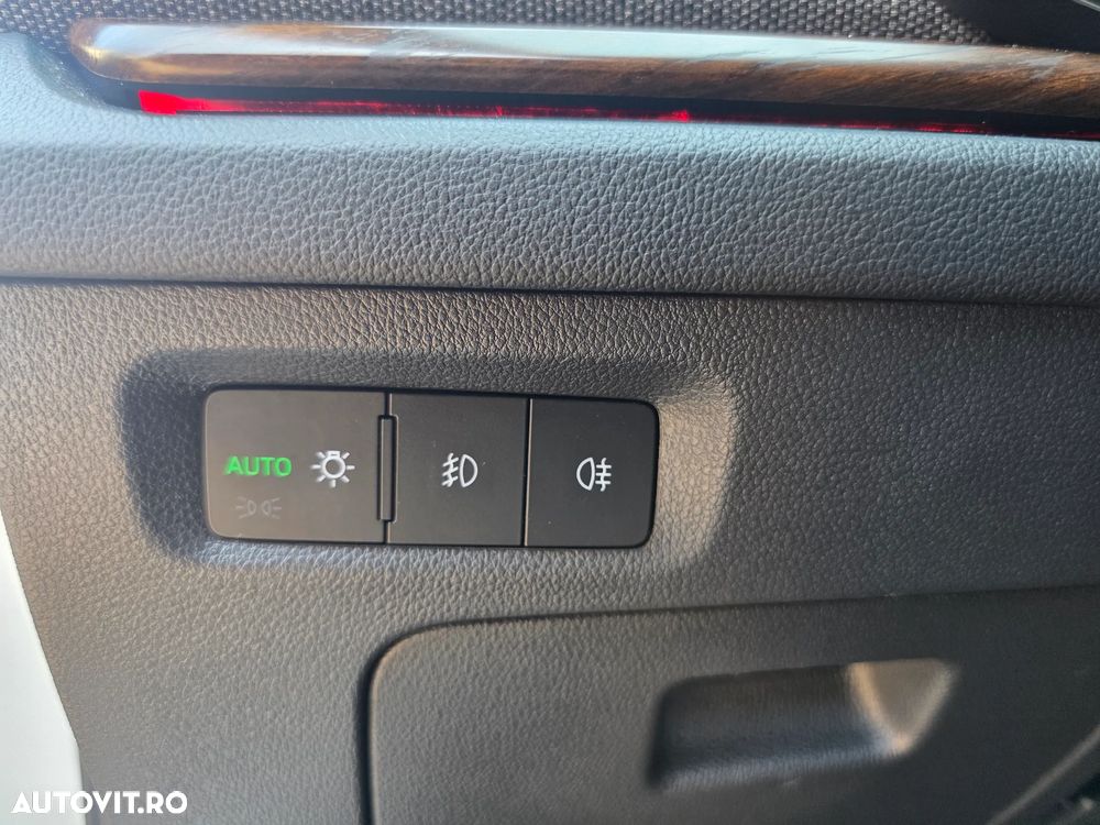 Skoda Octavia 2.0 TDI DSG 4X4 Scout - 15