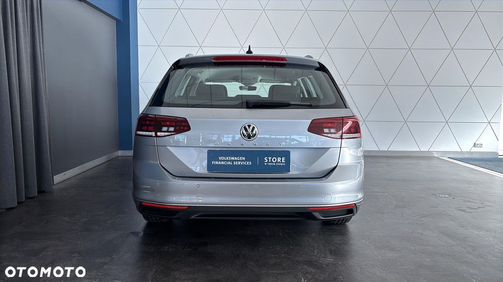 Volkswagen Passat - 4