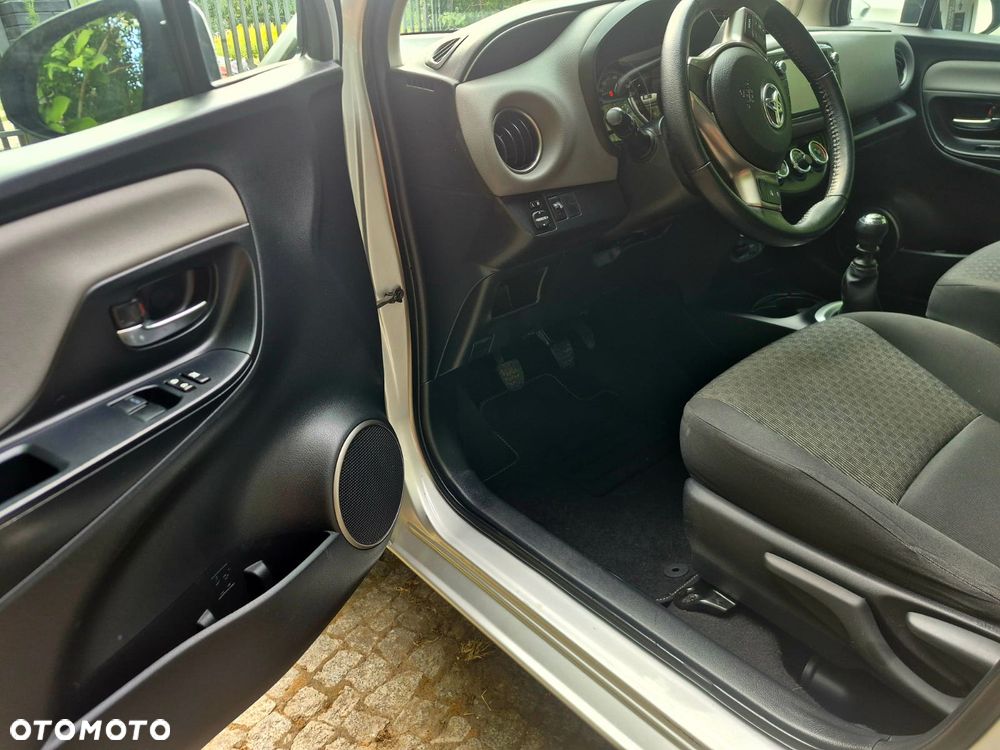 Toyota Yaris 1.33 Premium EU6 - 6