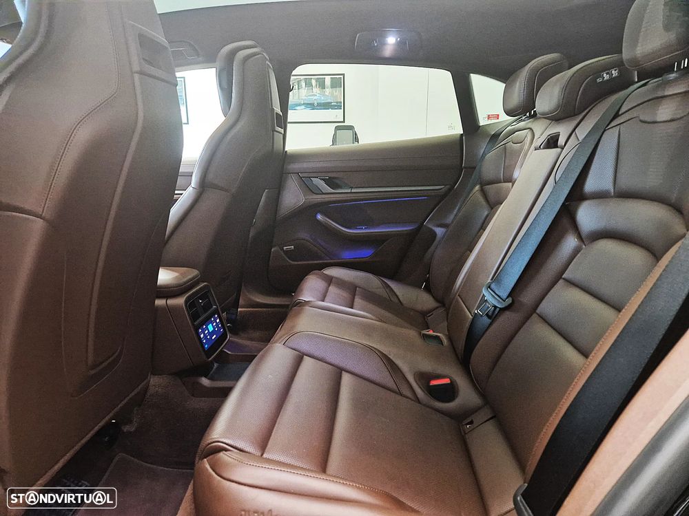 Porsche Taycan Cross Turismo 4S - 28