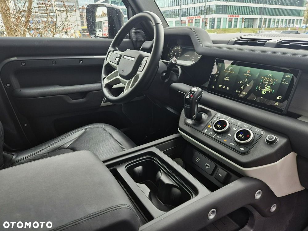 Land Rover Defender 90 P400 SE - 25