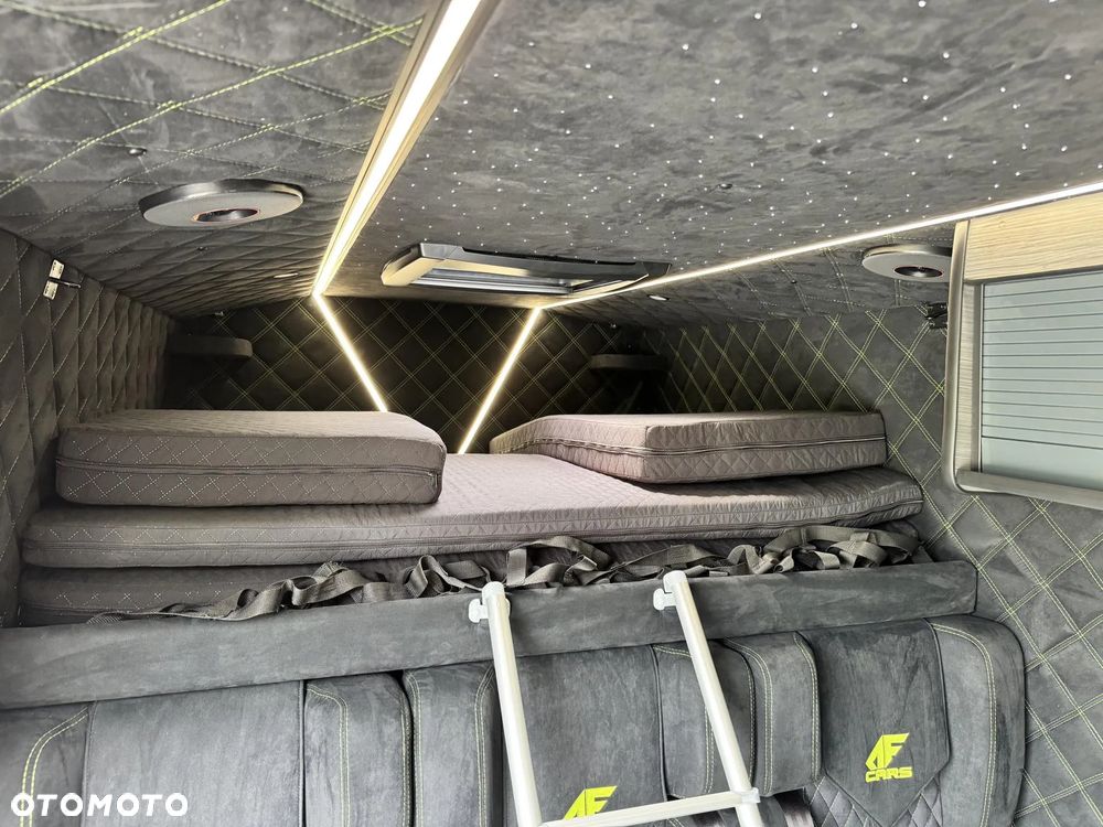 Mercedes-Benz Sprinter - 30