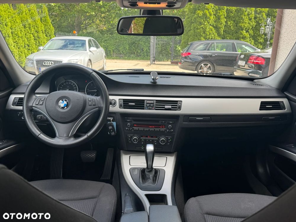 BMW Seria 3 320d xDrive - 9