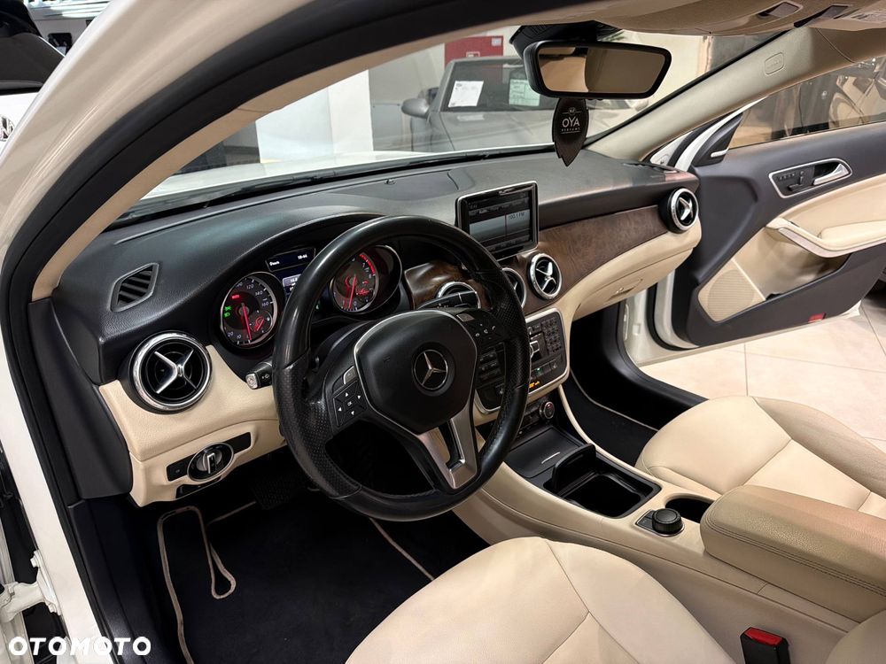 Mercedes-Benz GLA 250 7G-DCT SCORE - 35