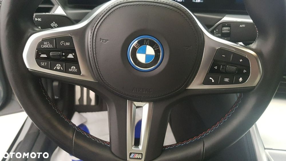 BMW i4 - 23