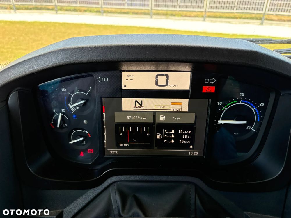Renault T440 - 31