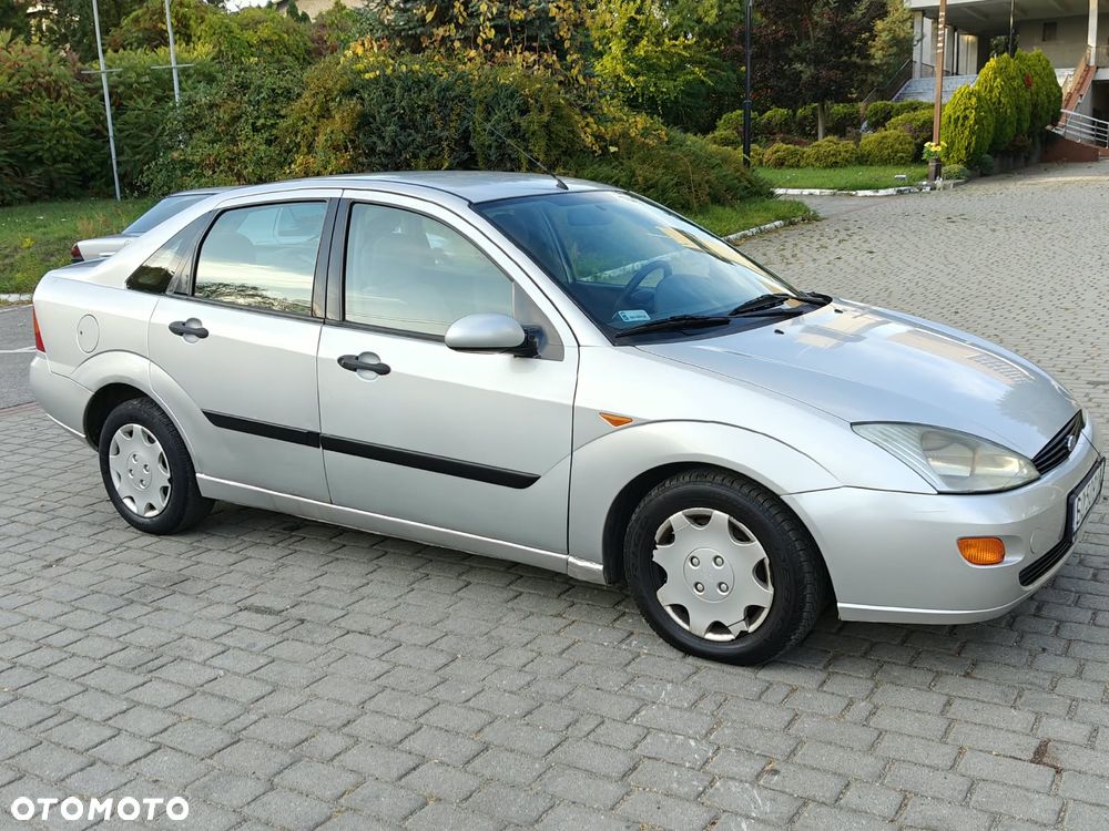 Ford Focus 1.6 Ghia - 29