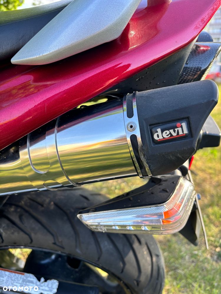 Suzuki GSR - 11