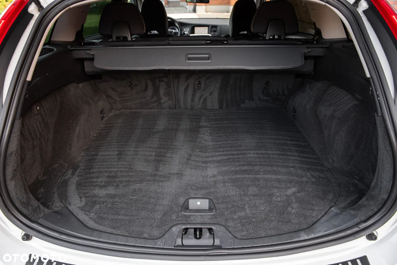 Volvo V60 T5 R-Design - 27