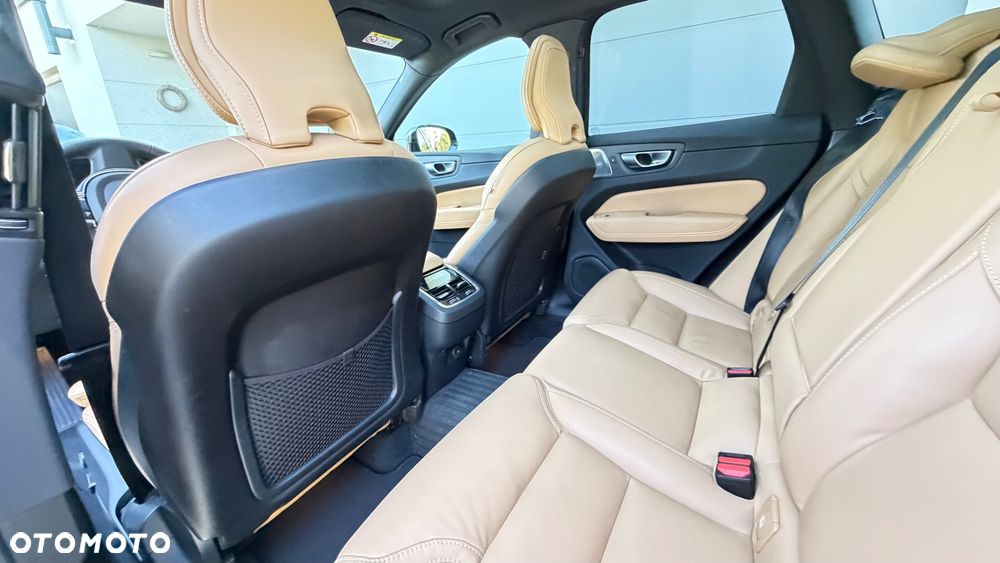 Volvo XC 60 B4 D AWD Ultimate Dark - 14