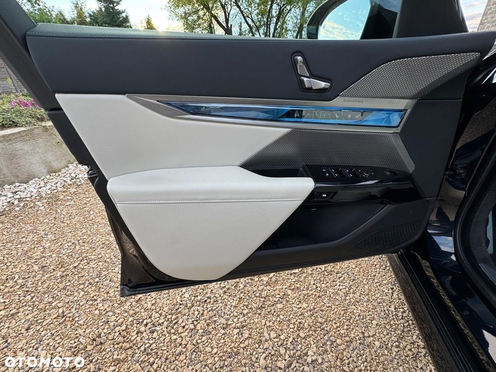 BMW i7 105.7kWh eDrive50 - 3