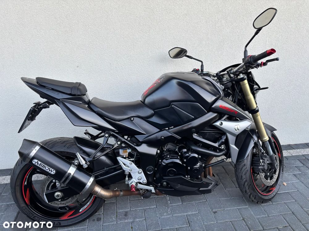 Suzuki GSR - 9