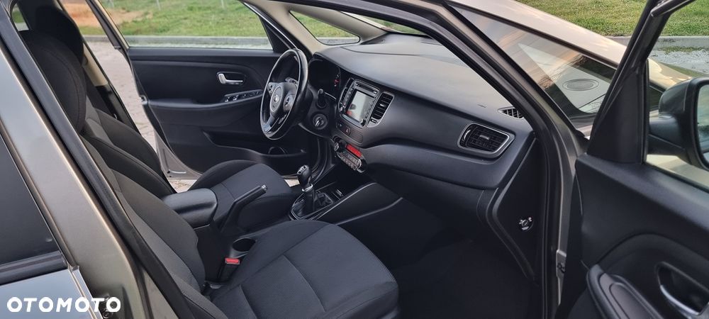 Kia Carens 1.6 GDI Dream Team Edition - 19