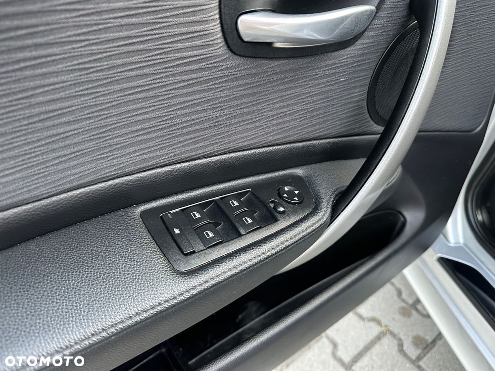 BMW Seria 1 118d DPF - 12
