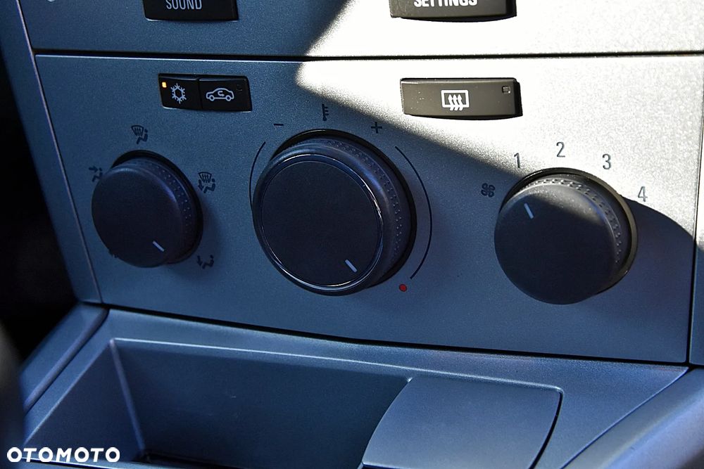 Opel Astra III GTC 1.4 Enjoy - 14