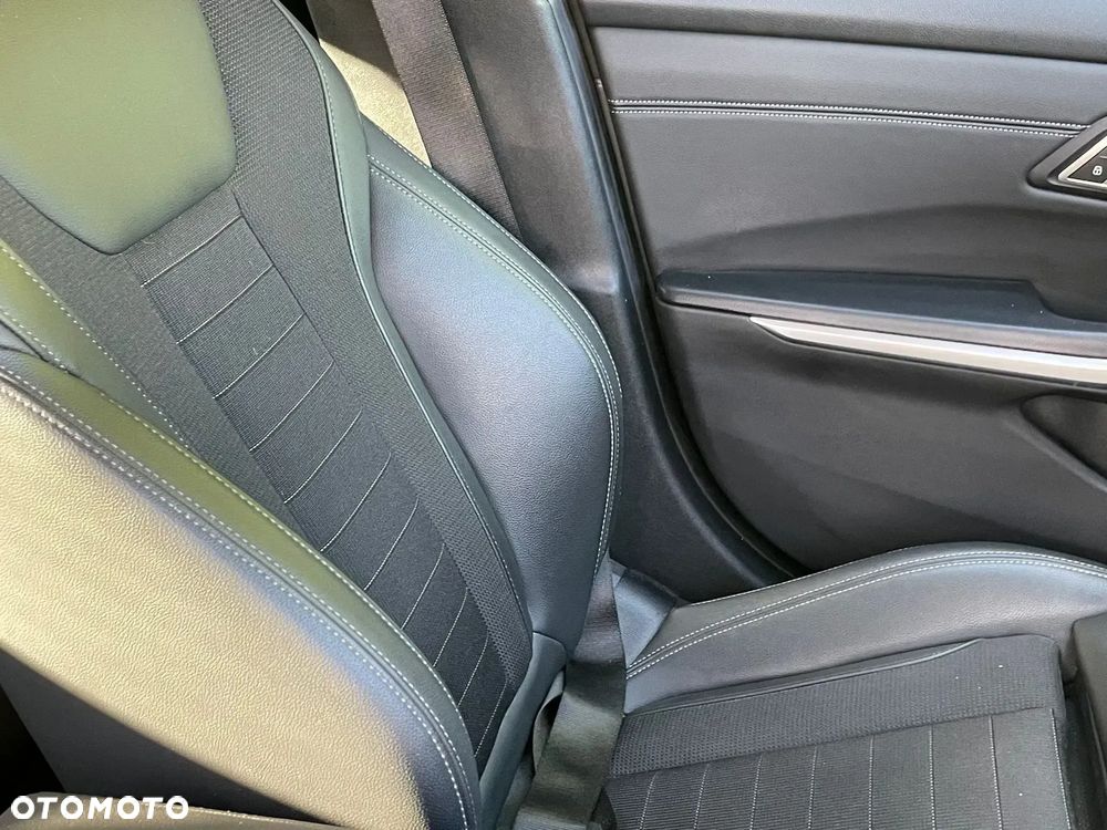 BMW Seria 3 318i Luxury Line - 6
