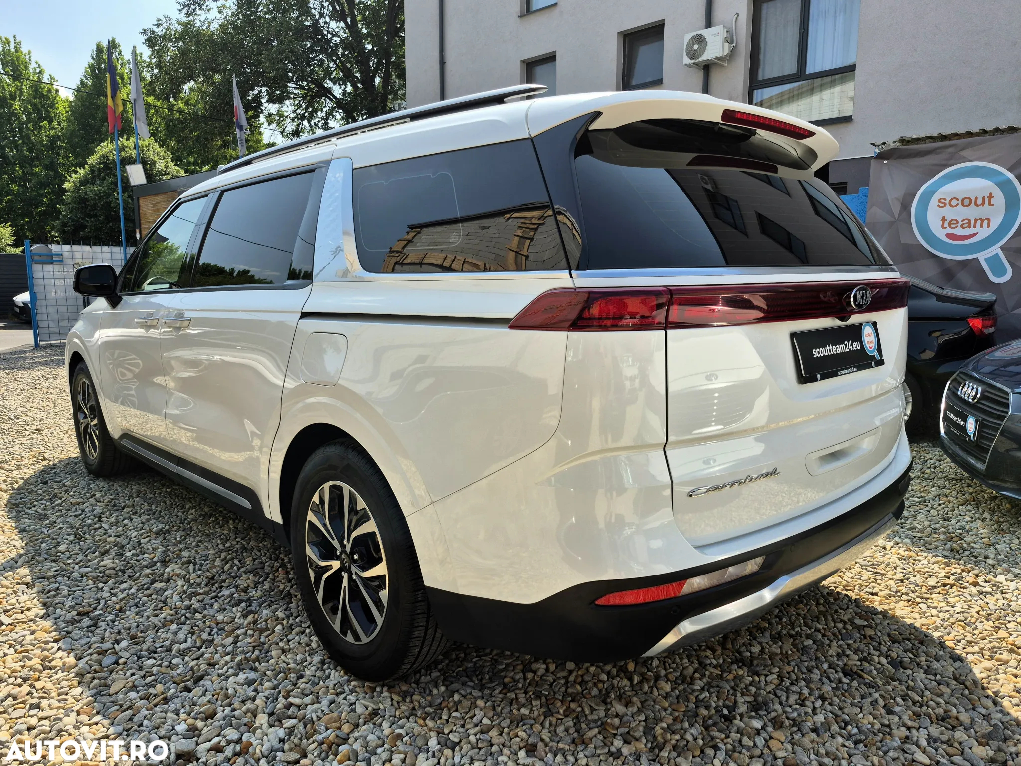Kia Carnival - 3