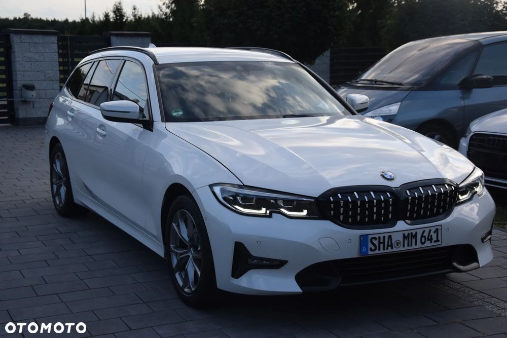 BMW Seria 3 320d xDrive Luxury Line Purity sport - 35