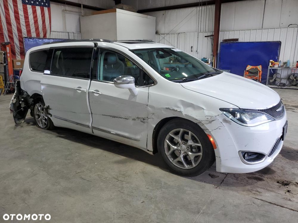 Chrysler Pacifica - 15