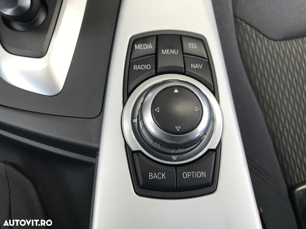 BMW Seria 3 320i Aut. - 34